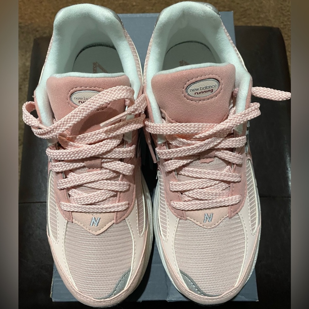 NEW BALANCE Quartz Pink Sneakers (New Balance 2002R) 6Y/7.5 Women's - Picture 5 of 9